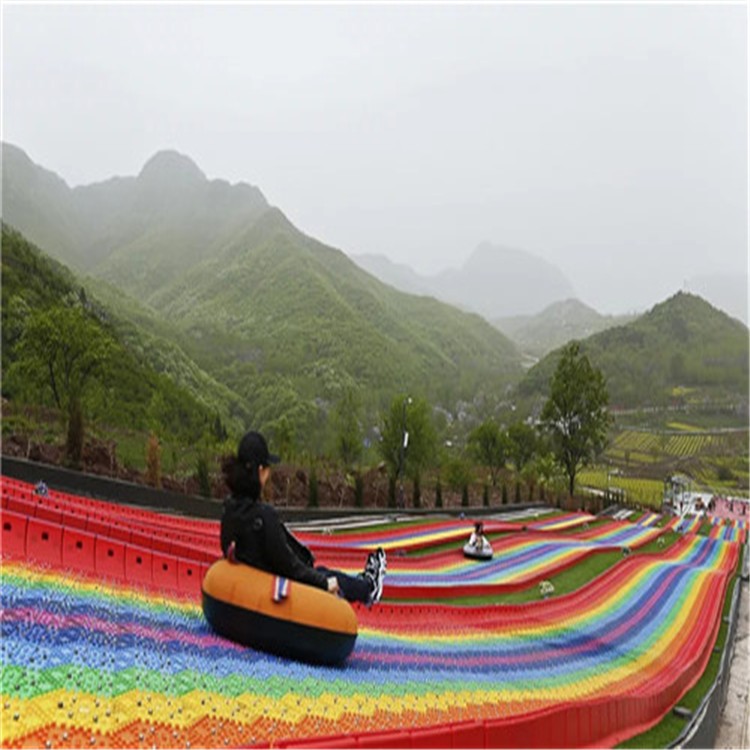吴中彩色滑草大型无动力 减速板厂家批发户外景区旱道雪道网红七彩 彩虹滑道
